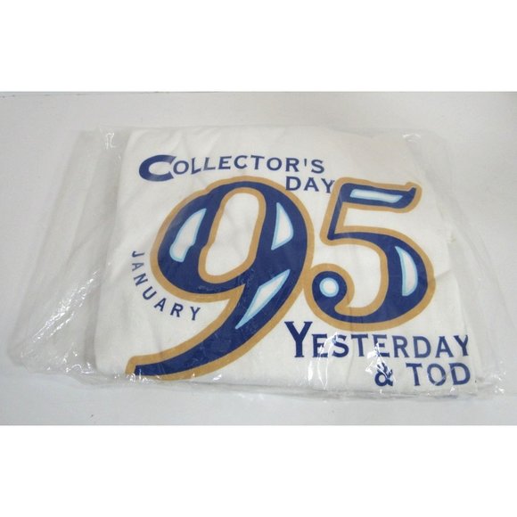 Fruit of the Loom Other - T-Shirt Vintage Collector's Day January 95 Yesterday & Today With Pin Size XL